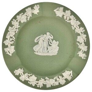 Wedgwood Green Jasperware Ashtray Grape Leaf Cherub Angel England 4.5 inch VTG